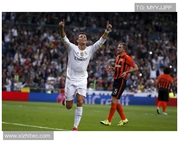 足球明星庆祝动作海报展现激情与荣耀的瞬间